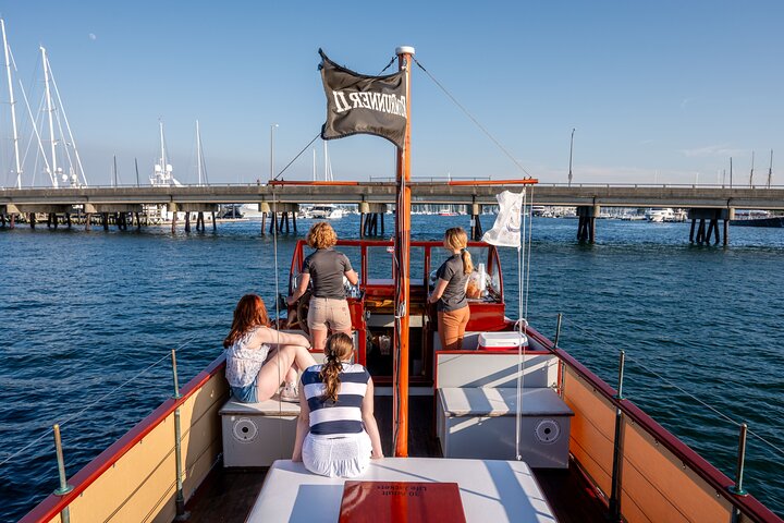 Croisière panoramique au coucher du soleil à Newport sur le bateau classique Rum Runner II