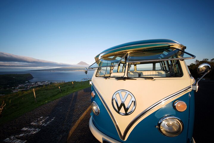 Tour privato in autobus VW Samba di mezza giornata intorno all'isola di Faial
