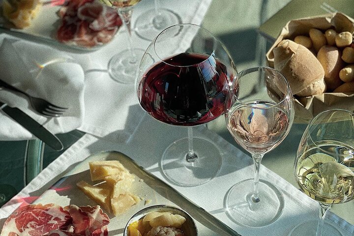 Visita ao vinho e degustação de vinhos de Lugana perto de Sirmione
