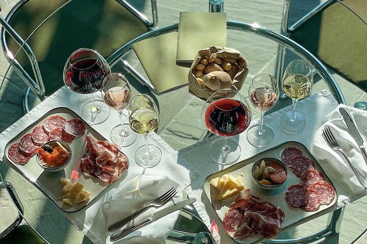 Visita ao vinho e degustação de vinhos de Lugana perto de Sirmione