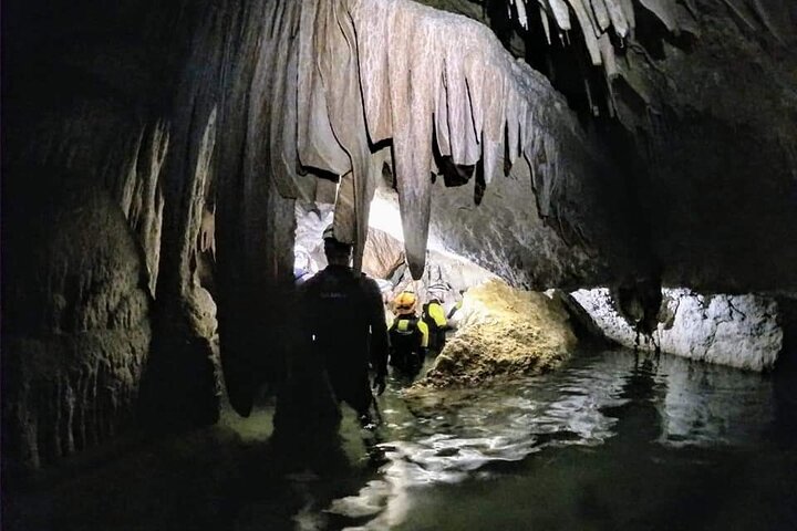 Små grupp Cova de Coloms Sea Caving Tour på Mallorca