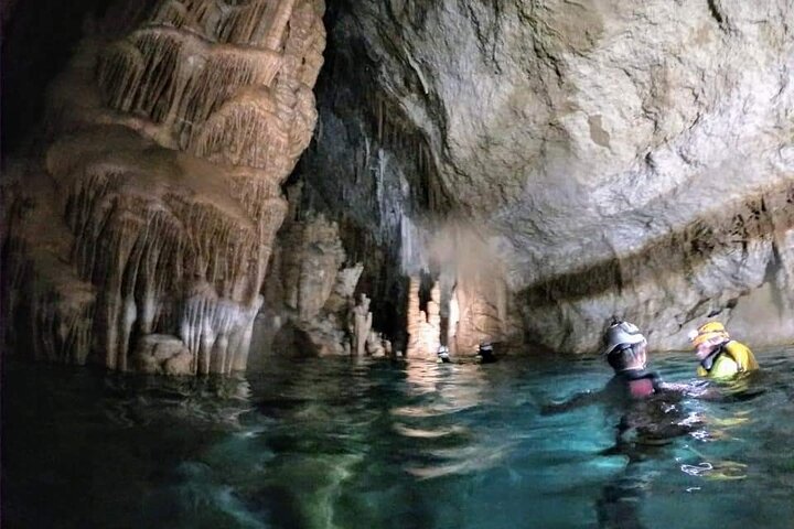 Små grupp Cova de Coloms Sea Caving Tour på Mallorca