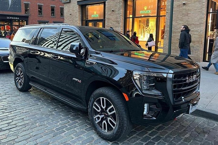 Zwarte SUV-overdracht van of naar JFK, LGA, EWR - alle kosten inbegrepen