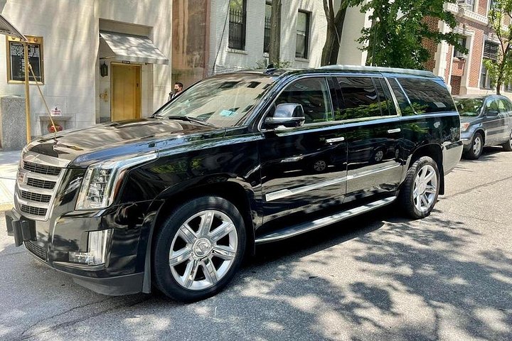 Zwarte SUV-overdracht van of naar JFK, LGA, EWR - alle kosten inbegrepen