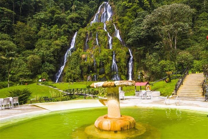 Tour zur Kaffeefarm und zu den heißen Quellen von Santa Rosa ab Pereira oder Armenien