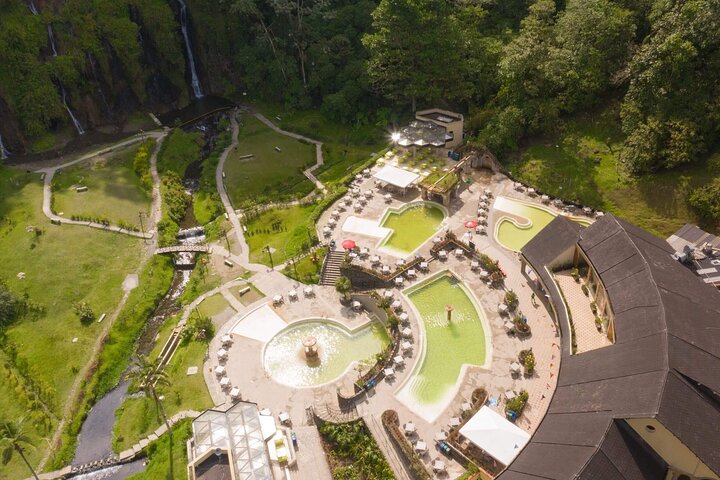 Tour zur Kaffeefarm und zu den heißen Quellen von Santa Rosa ab Pereira oder Armenien