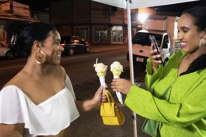 Tour gastronómico de Trinidad por la noche