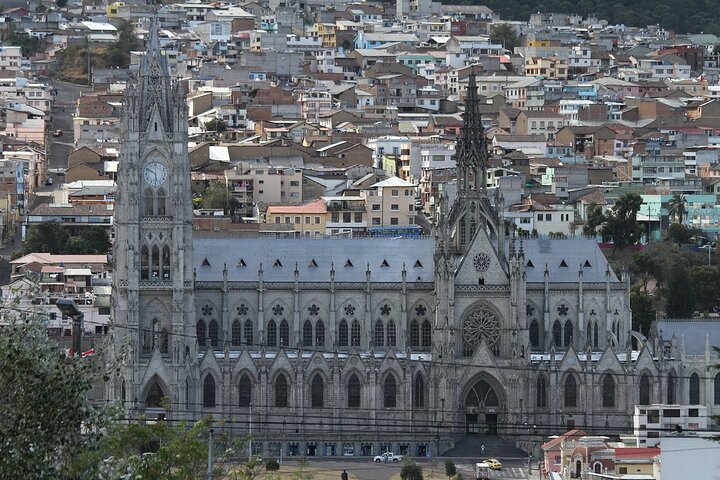 Visite privée de la ville : Quito colonial, le Milieu du monde et le téléphérique