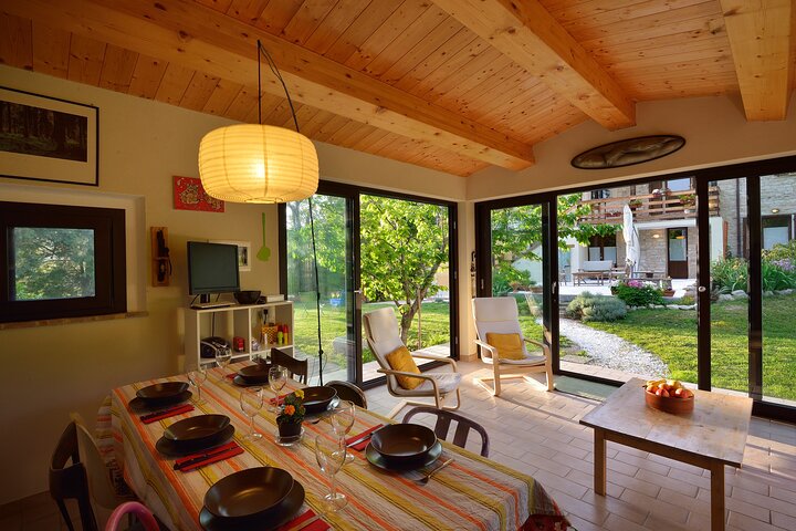 Cena en casa de Kirkaia: jardín de sabores auténticos