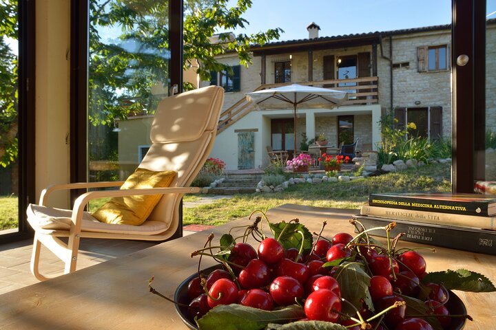 Cena en casa de Kirkaia: jardín de sabores auténticos