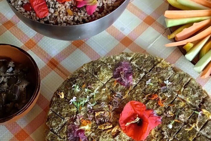 Cena en casa de Kirkaia: jardín de sabores auténticos