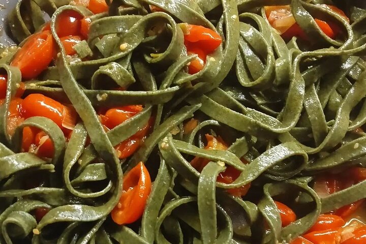 Cena en casa de Kirkaia: jardín de sabores auténticos