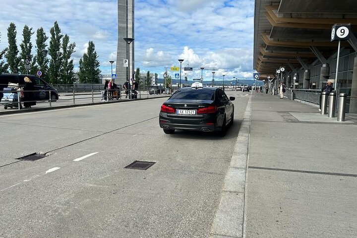 Servizio di trasferimento dall'aeroporto privato/hotel di Oslo || Italiano