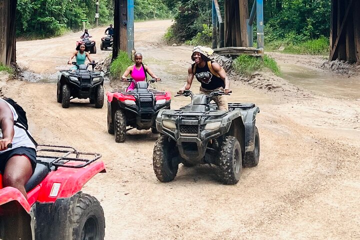 Entrada para o HTX Adventure Park – A taxa de aluguer do ATV não está incluída
