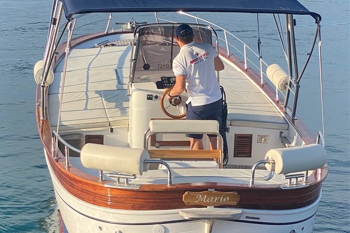 Privater Ausflug zur Insel Ischia auf Gozzo Fratelli Aprea 7,5 m