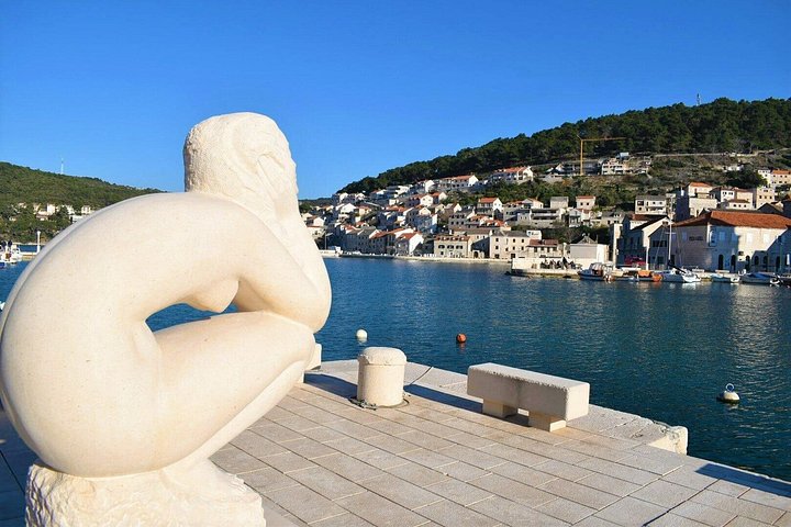 Entdecken Sie die Insel Brac mit dem privaten Boot - Besuchen Sie Bol und versteckte Buchten