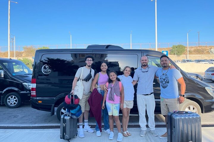 Santorini privat rundturstransport fra/til lufthavn, havn og hotel