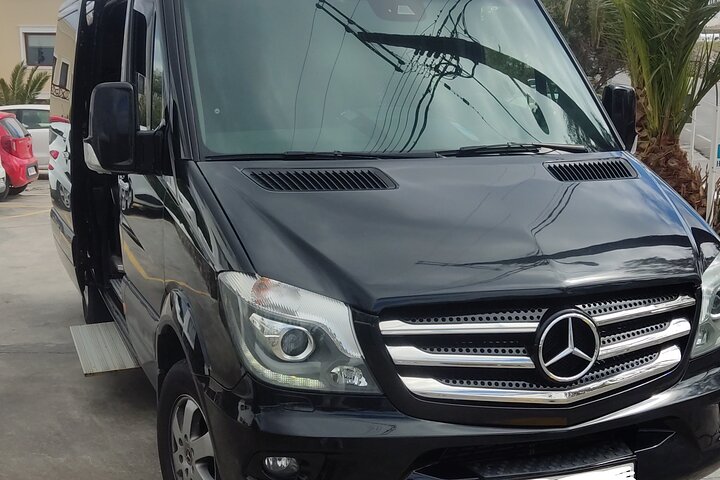 Santorini privat rundturstransport fra/til lufthavn, havn og hotel