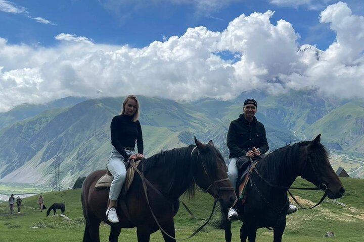 Paardrijtocht in Kazbegi naar Elia Klooster (makkelijk)