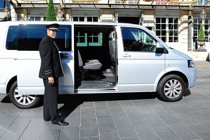 Privater Transfer - Port Hercule zum Flughafen Nizza Côte d'Azur (NCE)