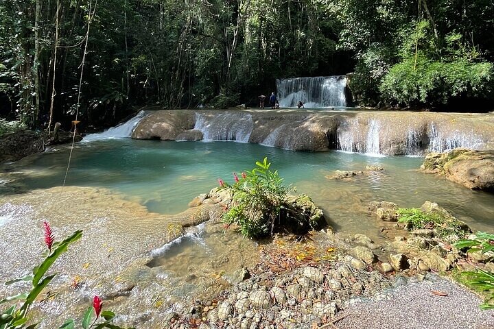 Zipline, YS Falls & Pelican Bar Privétour vanuit Montego Bay