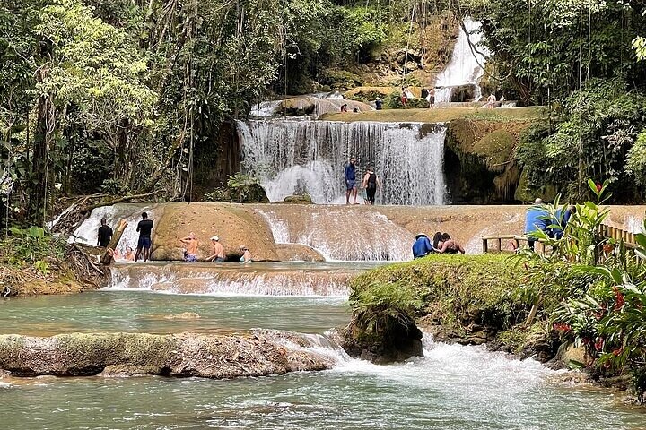 Zipline, YS Falls & Pelican Bar Privétour vanuit Montego Bay