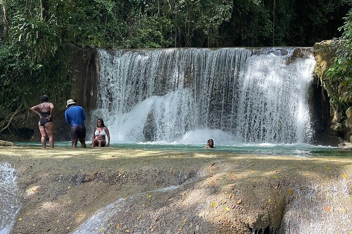 Zipline, YS Falls & Pelican Bar Privétour vanuit Montego Bay