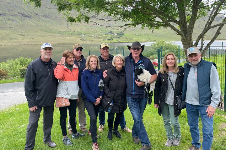 Kleine Gruppe Kylemore Abbey, Sheepdog Demo & Connemara Tour