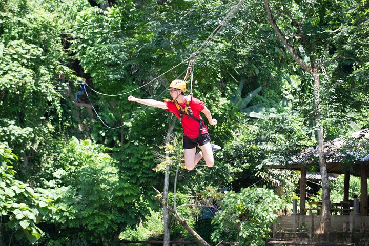 Vang Vieng Tour A - Blå lagunen 3 med grottor och Zipline