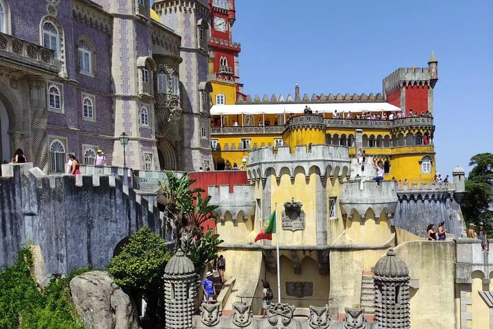 Sintra Private Tour med billetter: Pena Palace & Moorish Castle