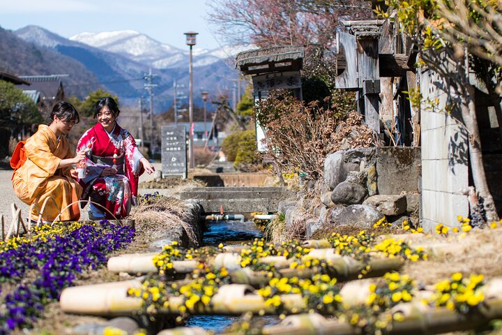 Paseo en Kimono Auténtico Privado en Nostálgico Village, Minakami
