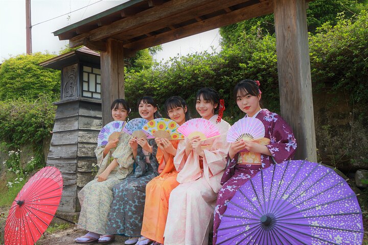Paseo en Kimono Auténtico Privado en Nostálgico Village, Minakami