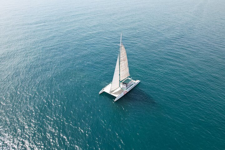 Une journée en mer depuis Dénia ou Jávea avec barbecue à bord du catamaran