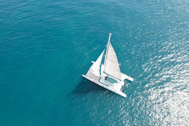 Une journée en mer depuis Dénia ou Jávea avec barbecue à bord du catamaran