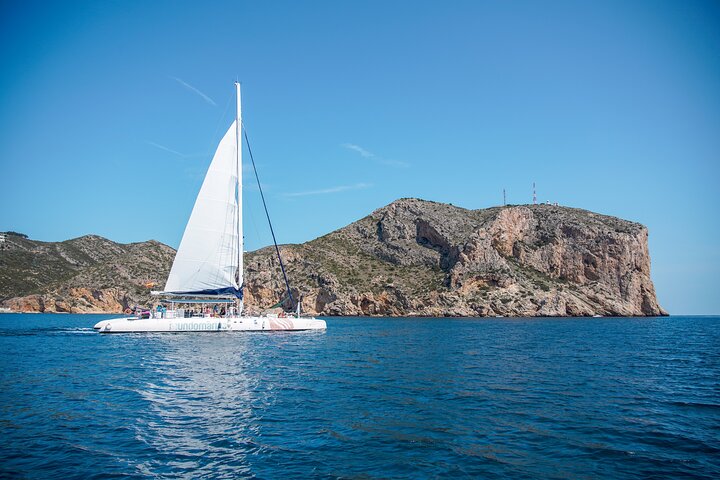 Une journée en mer depuis Dénia ou Jávea avec barbecue à bord du catamaran