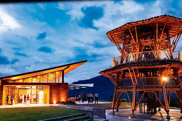 Tour zur Kaffeefarm und zu den heißen Quellen von Santa Rosa ab Pereira oder Armenien