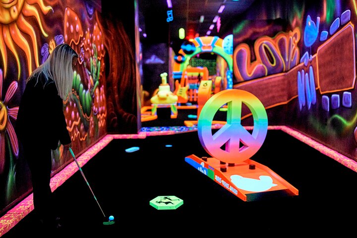 Ingresso para o Mall of America Rock of Ages Blacklight Mini Golf