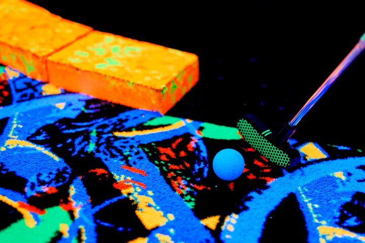 Ingresso para o Mall of America Rock of Ages Blacklight Mini Golf