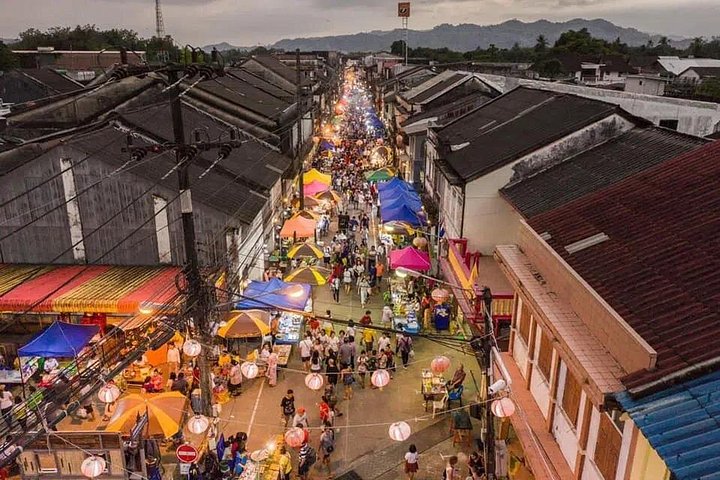 カオラック象保護区、タクアパ旧市街＆フードツアー