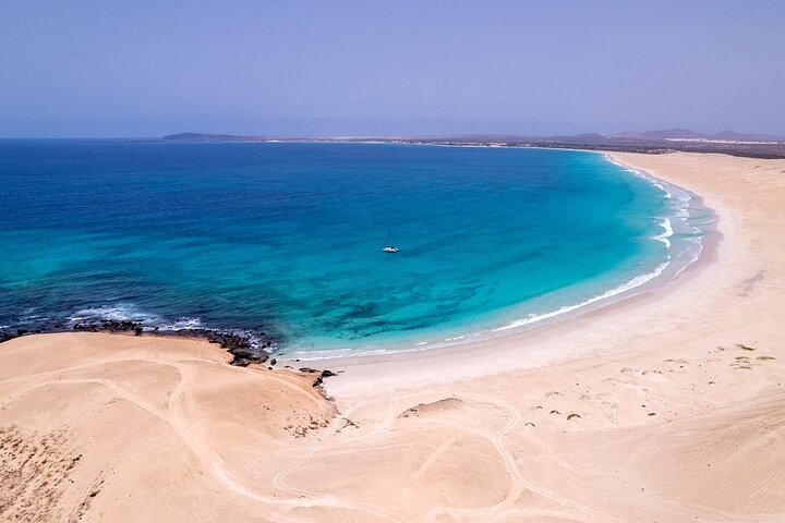 Katamaransk seglingstur eller valskådning på Boa Vista