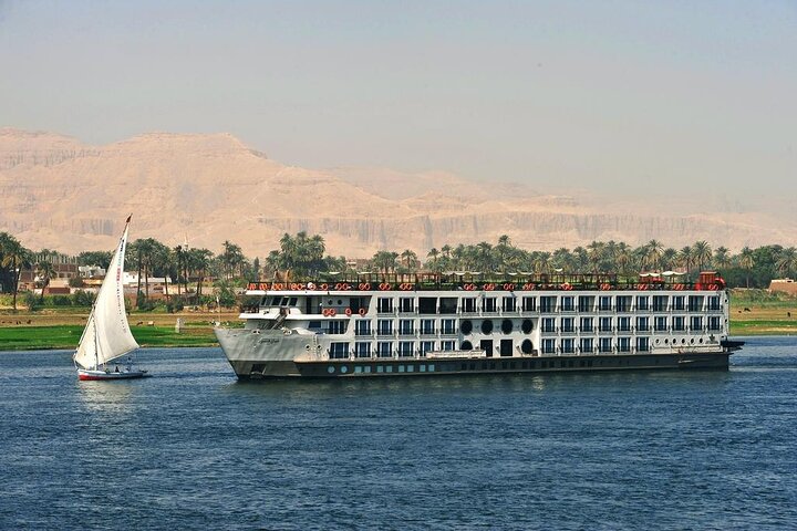 Croisière de 4 jours sur le Nil Assouan et Louxor en montgolfière avec Abu Simbel