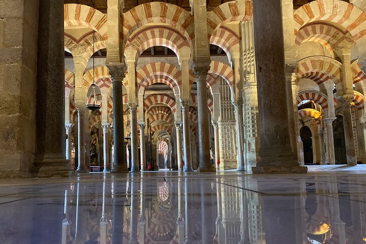 Visite privée de la mosquée-cathédrale, du quartier juif, de la synagogue et des bains califaux
