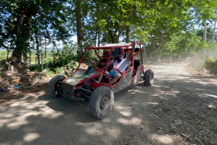 Halvdagsbuggy guidat äventyr för Amber Cove och Taino Bay