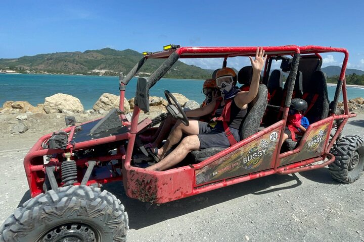 Halvdagsbuggy guidat äventyr för Amber Cove och Taino Bay