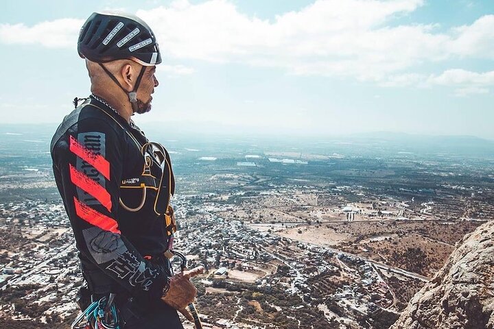 Klatring og rappellering for nybegynnere i Peña de Bernal Queretaro