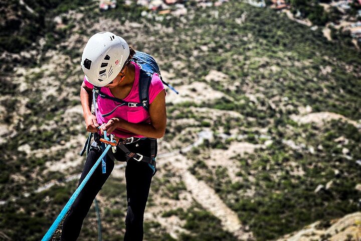 Klatring og rappellering for nybegynnere i Peña de Bernal Queretaro