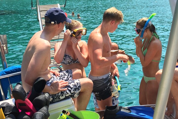 Kos : Ganztägige Segelbootfahrt in kleiner Gruppe, Mahlzeiten, Getränke und Schwimmen
