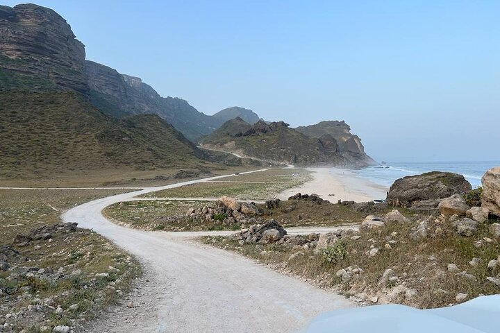 West Salalah Tour - Caraibi d'Oriente - Spiaggia di Fazayah con città