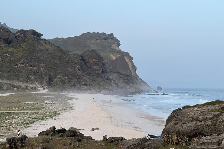 West Salalah Tour - Caraibi d'Oriente - Spiaggia di Fazayah con città