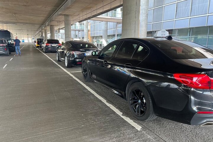 Servizio di trasferimento dall'aeroporto privato/hotel di Oslo || Italiano